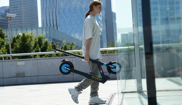 i8 Electric Scooter: Accelerating Your Commute at 15.5 mph