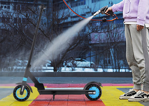 i8 Electric Scooter: Powered by a 6Ah Battery for Optimal Performance