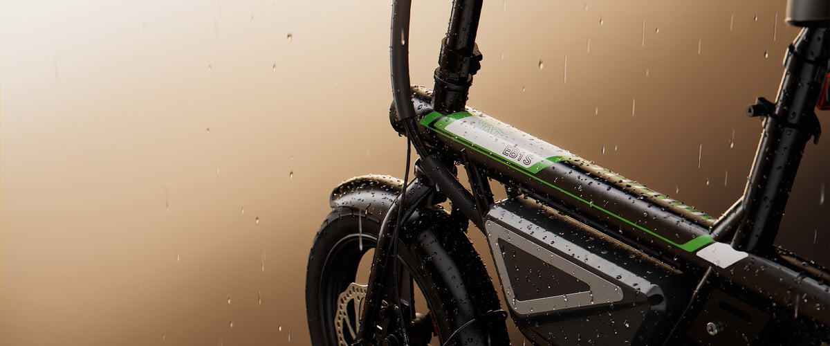 Wide photo of a water-splattered iScooter EB1S electric bike frame covered in raindrops.